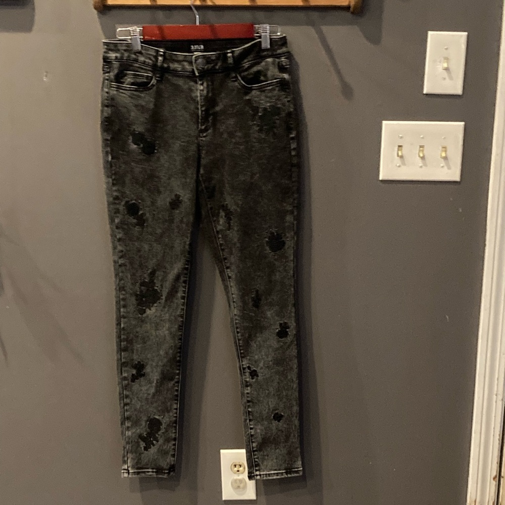 Ana size 8 cute jeggings with flowers and studs. Excellent condition